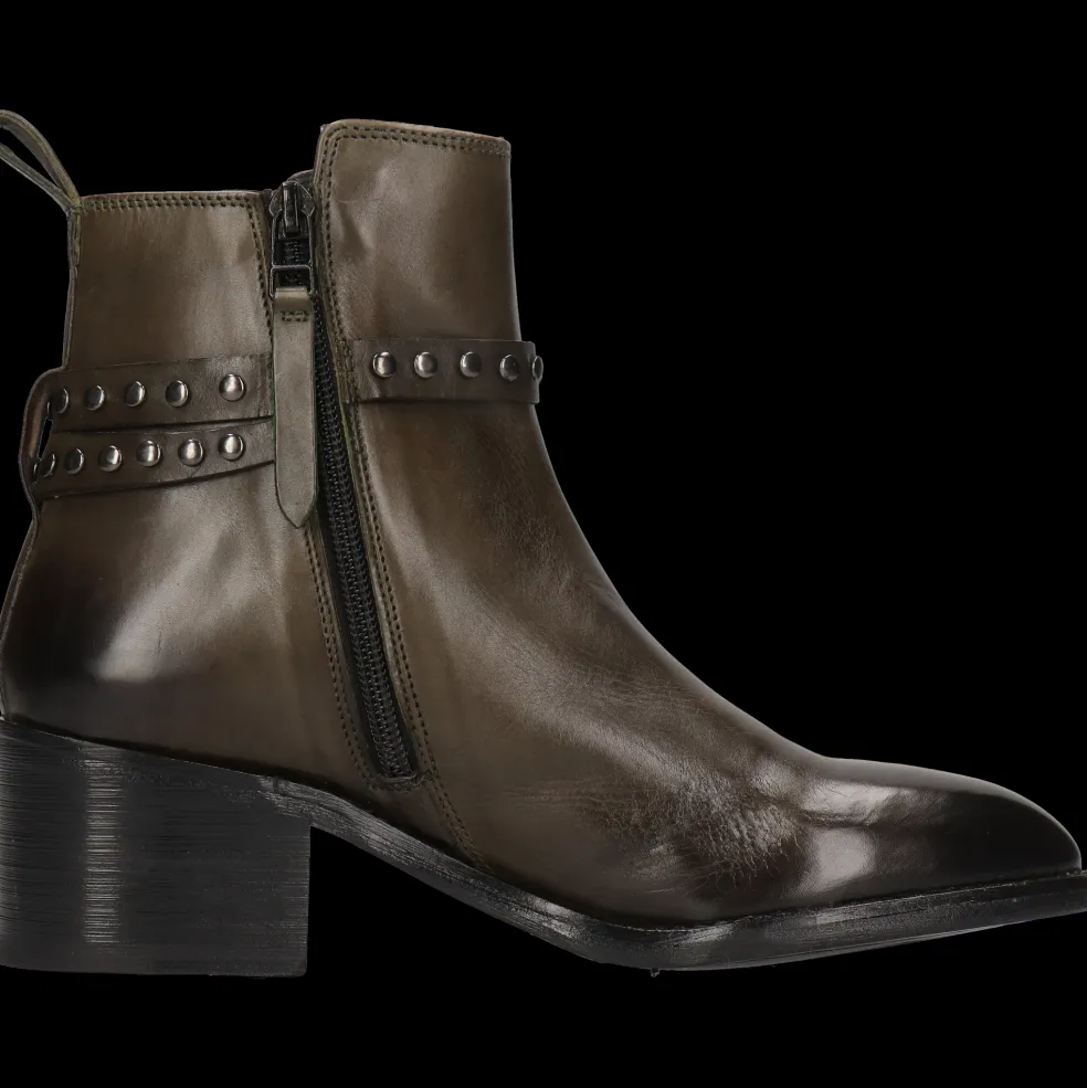 Charlize 5-Melvin & Hamilton Hot