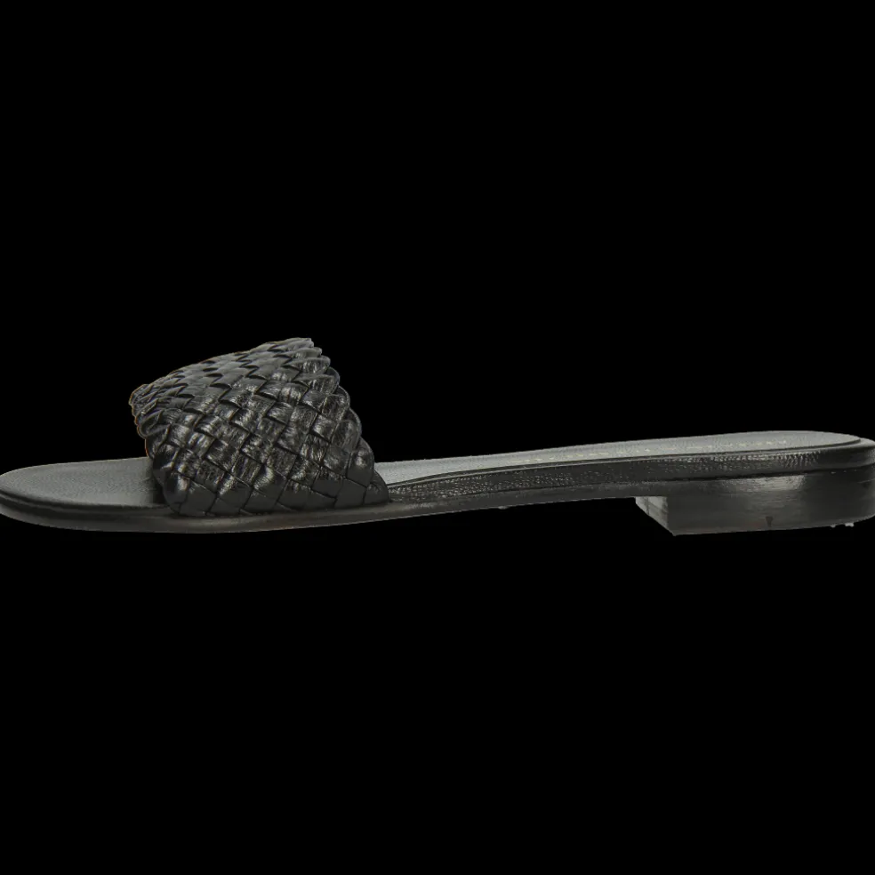 Hanna 26-Melvin & Hamilton Store