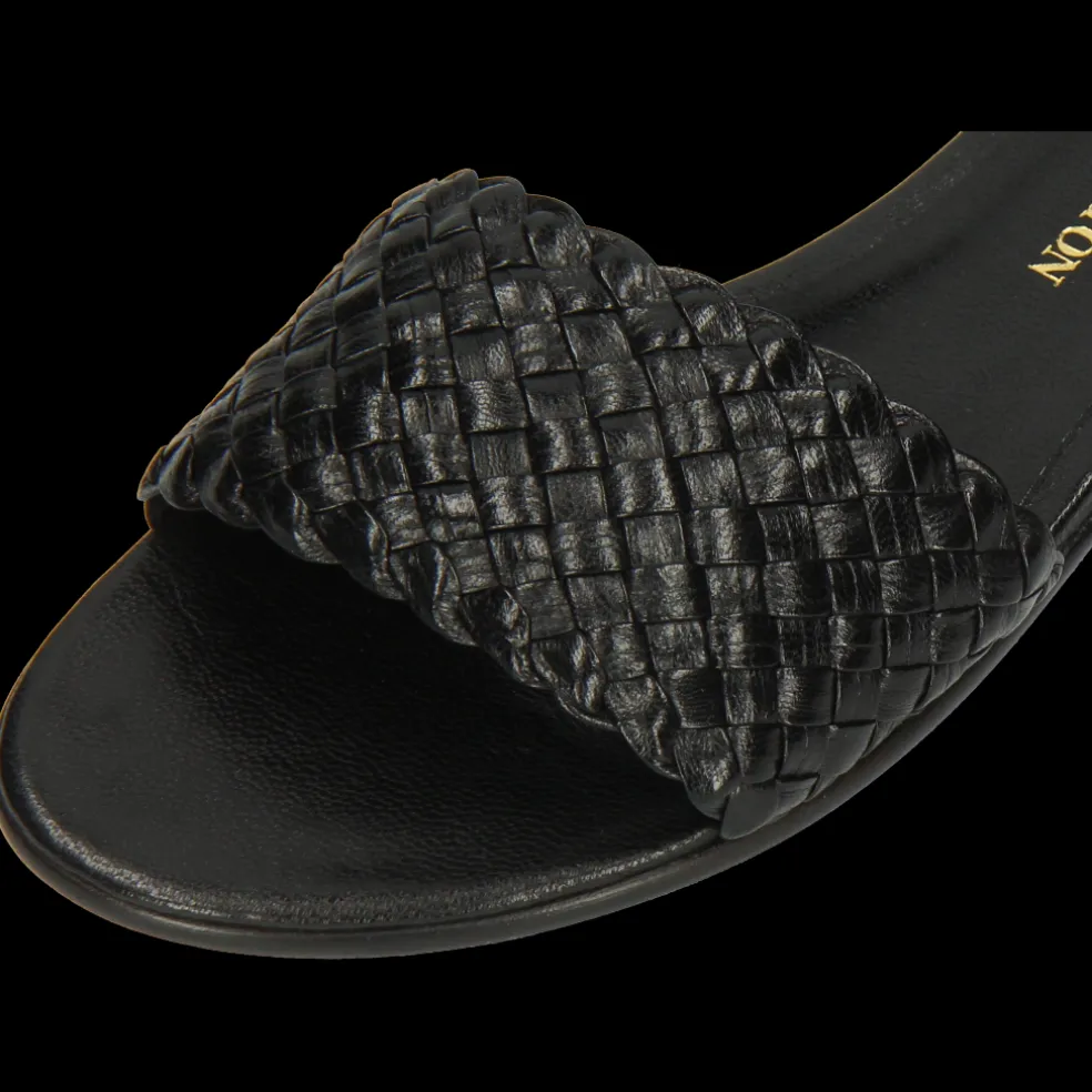 Hanna 26-Melvin & Hamilton Store