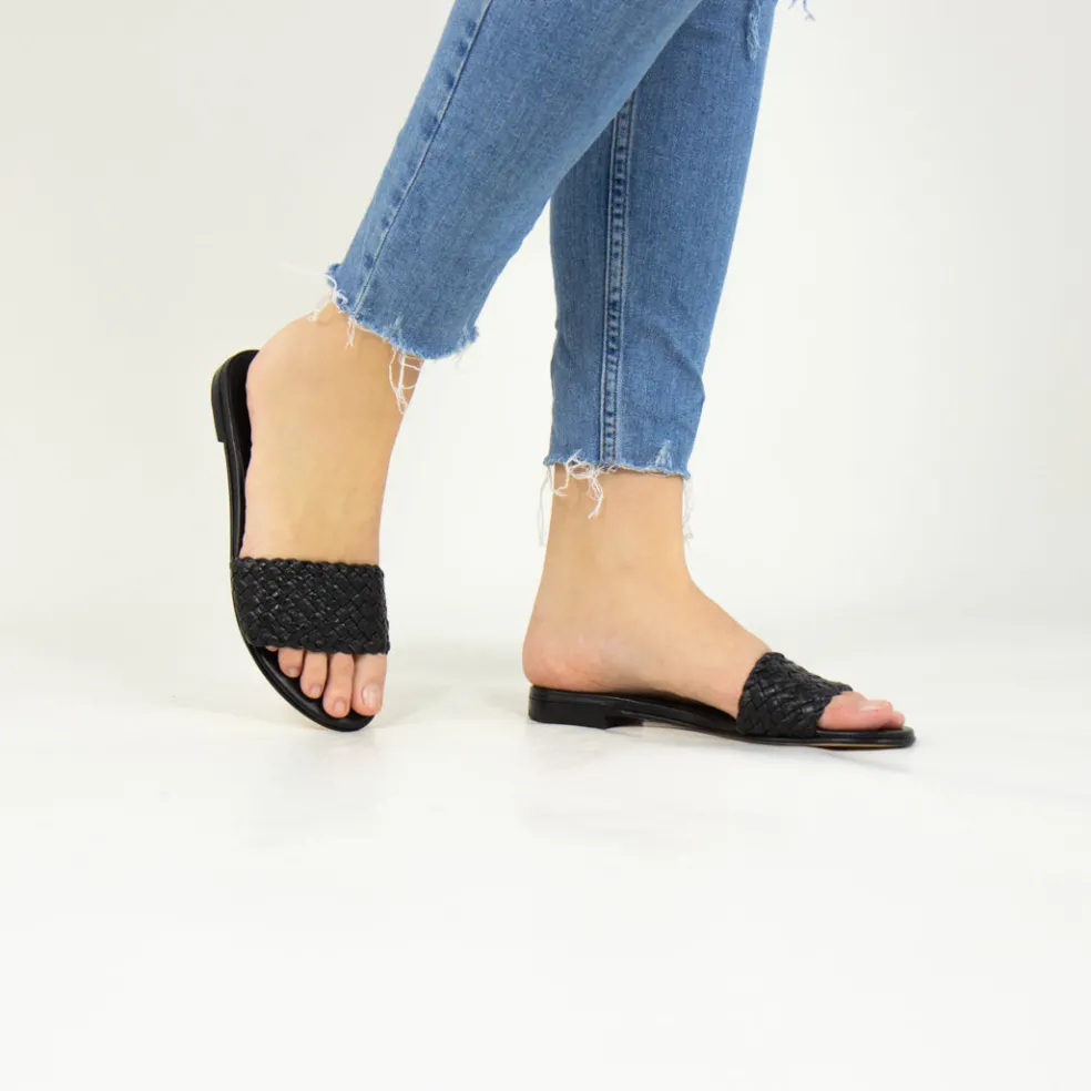 Hanna 26-Melvin & Hamilton Store