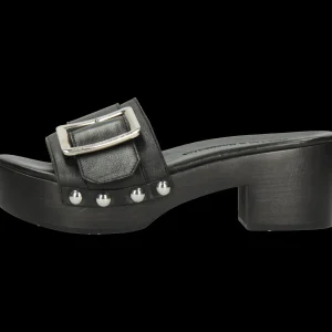 Layla 1-Melvin & Hamilton Store