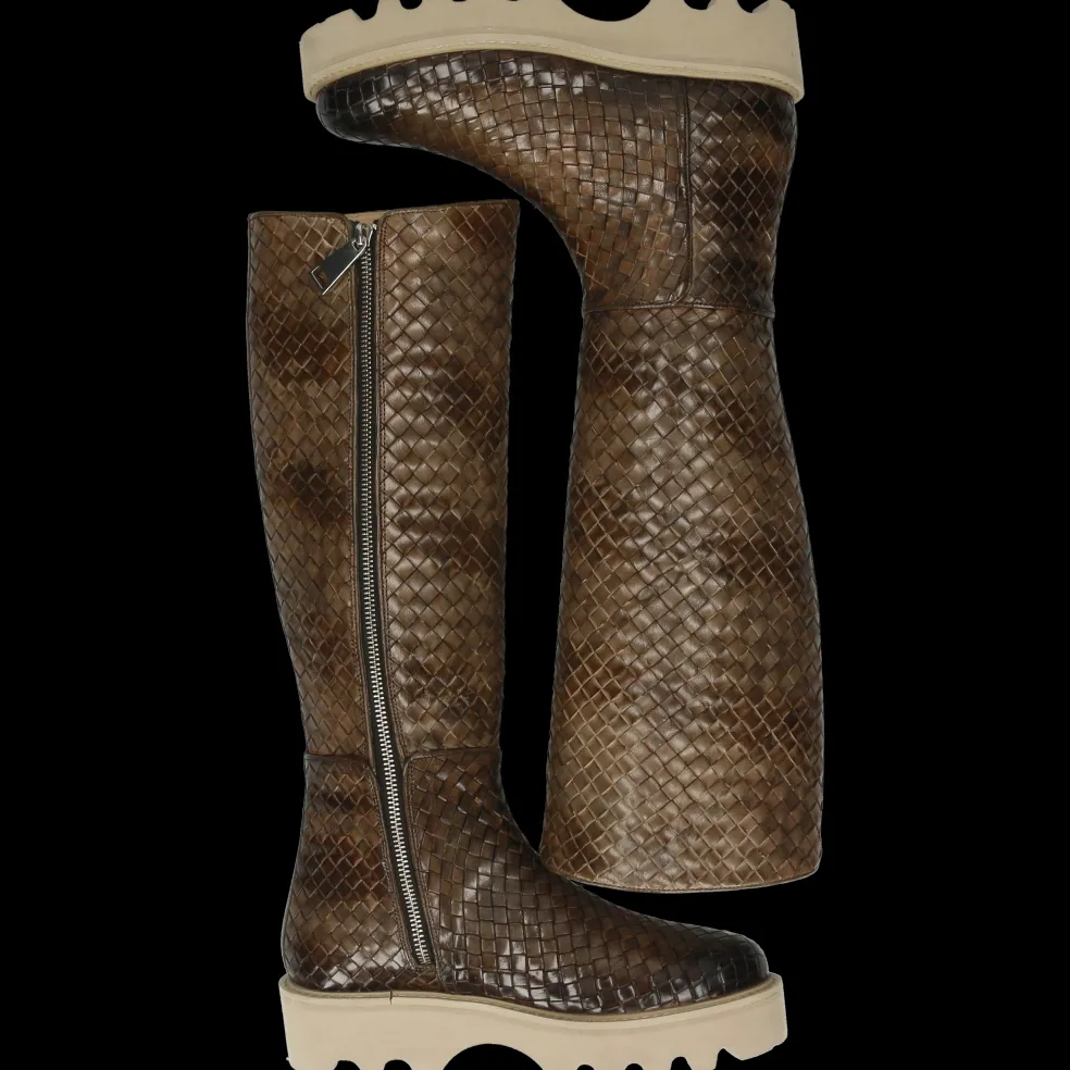 Leonie 21-Melvin & Hamilton Hot