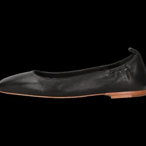 Livia 3-Melvin & Hamilton Clearance