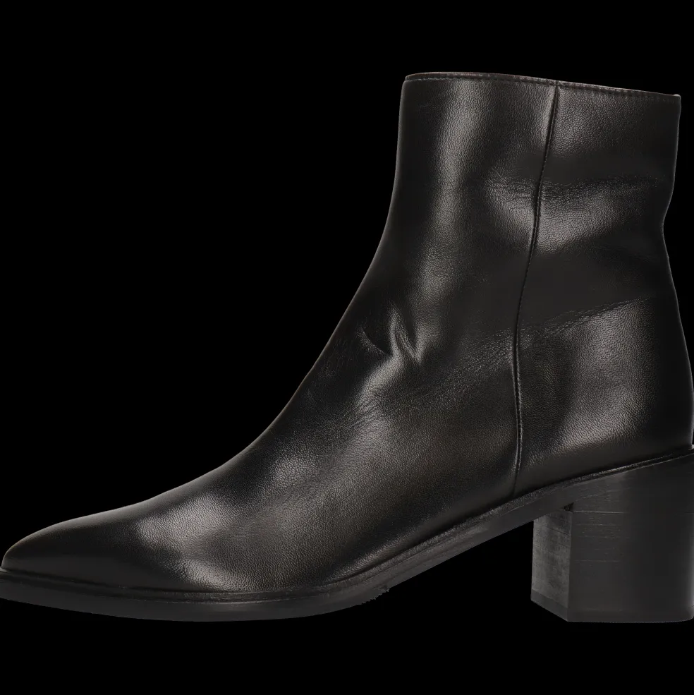 Maisie 1-Melvin & Hamilton Sale