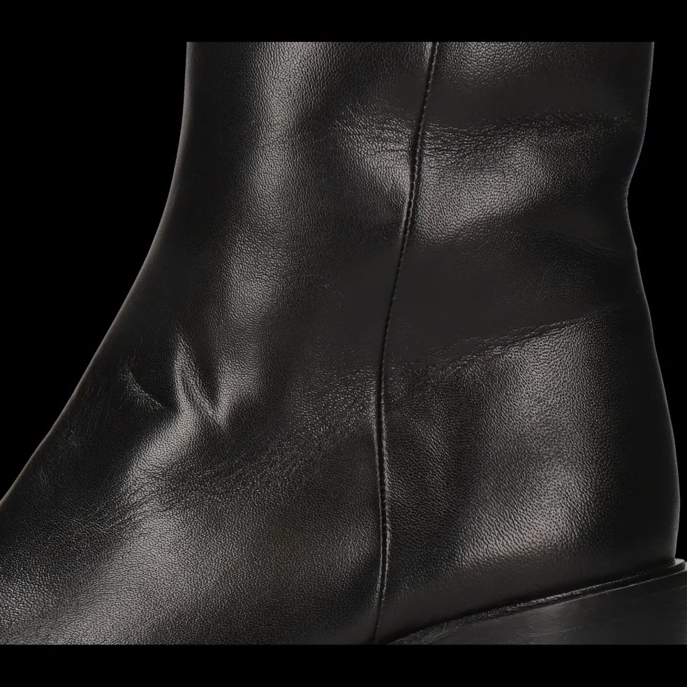 Maisie 1-Melvin & Hamilton Sale